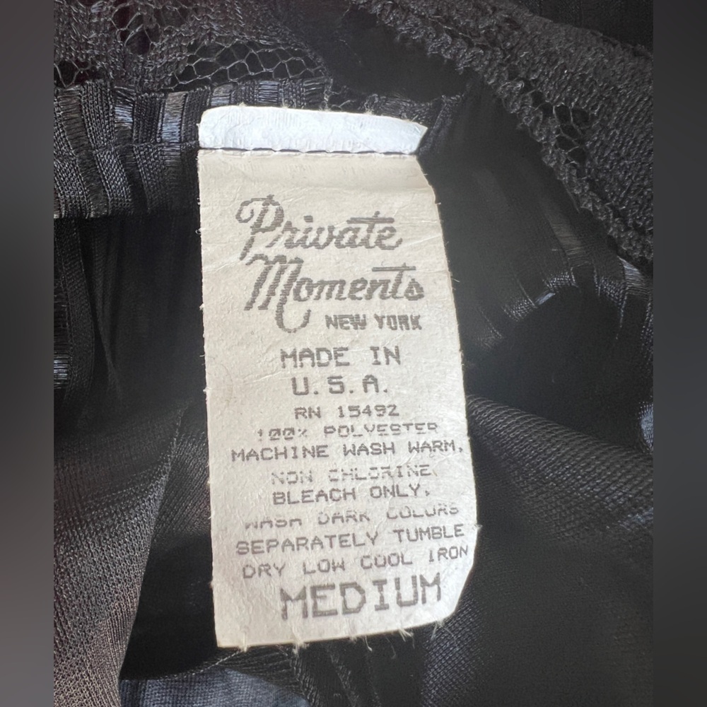 NWT- VINTAGE PRIVATE MOMENTS BLACK SET ROBE & NIGHT GOWN BLACK LACE Sz M - Picture 7 of 7